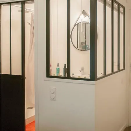 Beautiful Bright Apt Near Belleville *